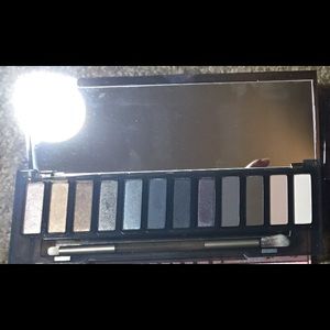 UD Naked Smoky palette