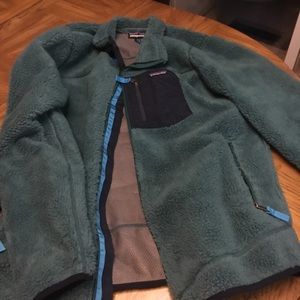 Patagonia fleece jacket with wind proof liner. Patagonia fleece jacket with wind proof liner.