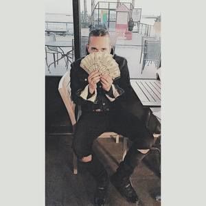 Meet your Posher, Victor