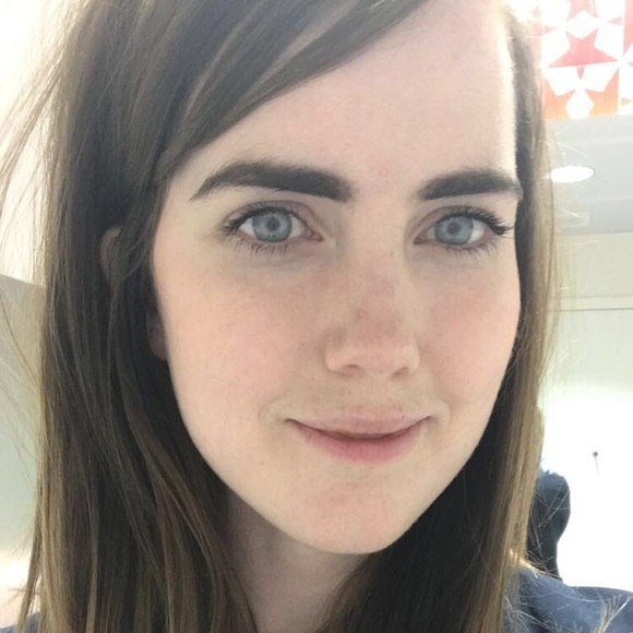 Meet your Posher, Caitlin - Picture 2 of 6