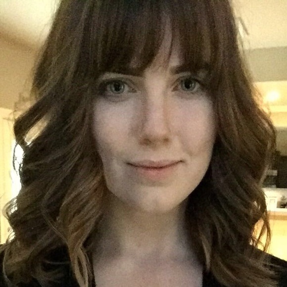 Meet your Posher, Caitlin - Picture 5 of 6