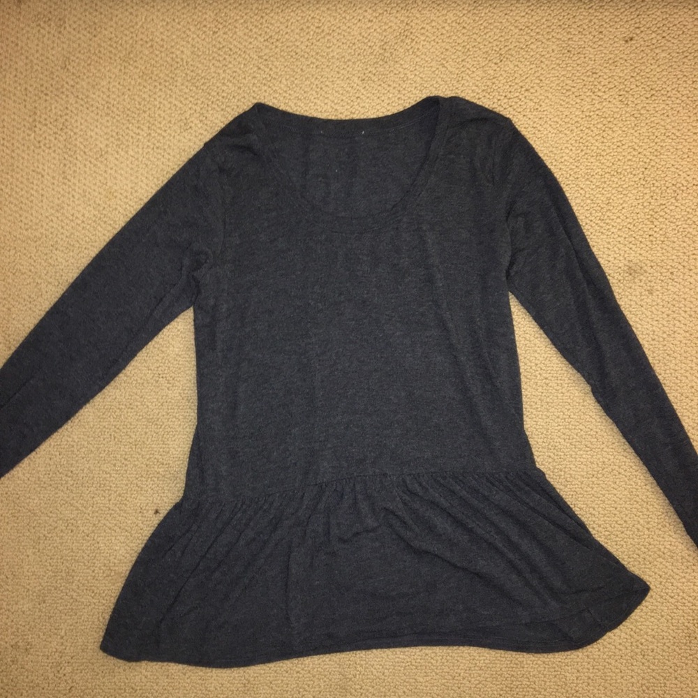 Francesca’s peplum top in gray size M