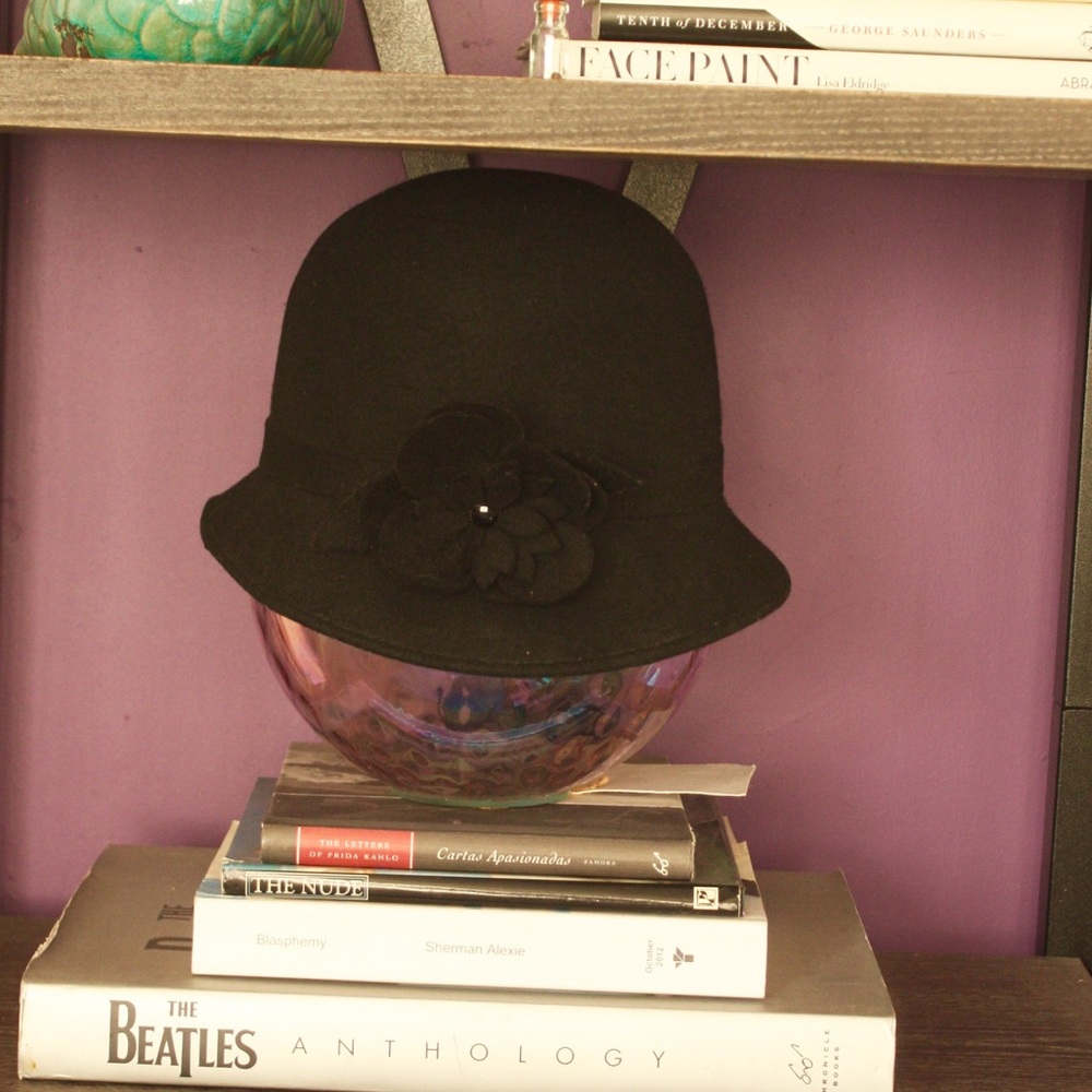 Badgley Mischka wool cloche hat 1920s style