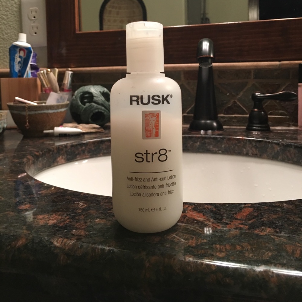 Hair defrizz and straightener rusk