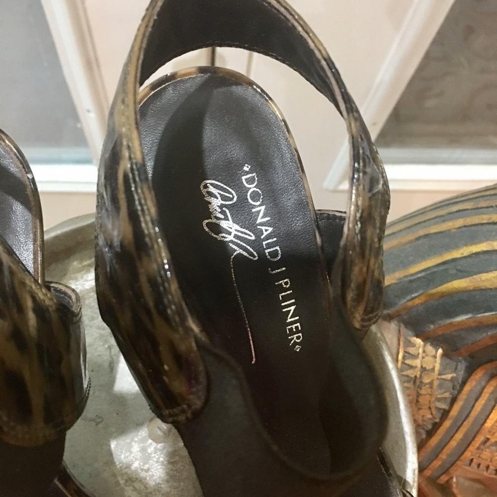 Sandals - Picture 2 of 4
