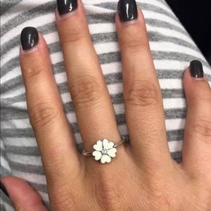 Pandora Daisy ring OFFERS
