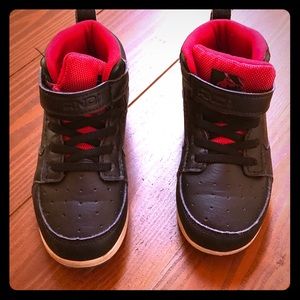 Boys basketball shoes, size 11