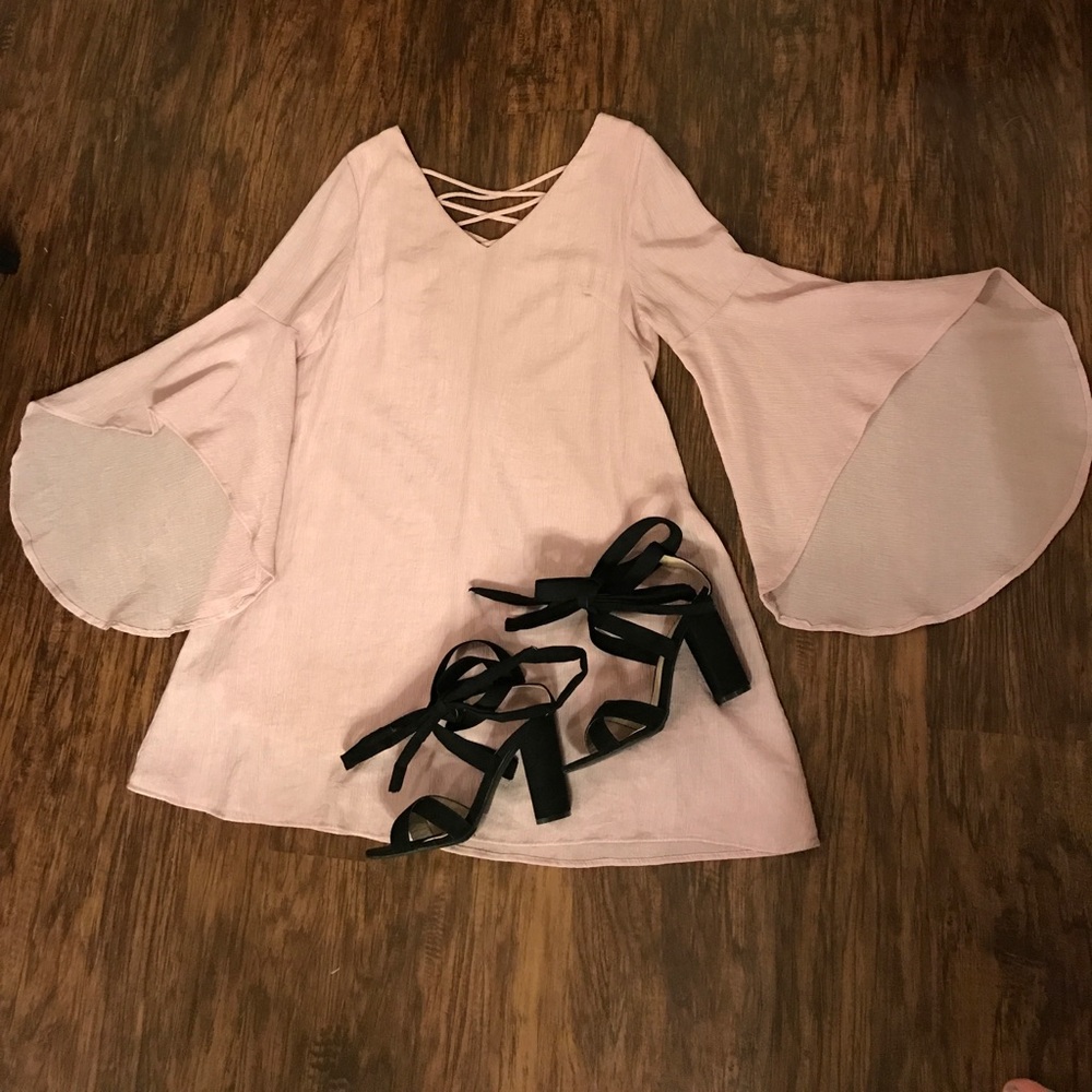 entro boutique trumpet sleeve dress