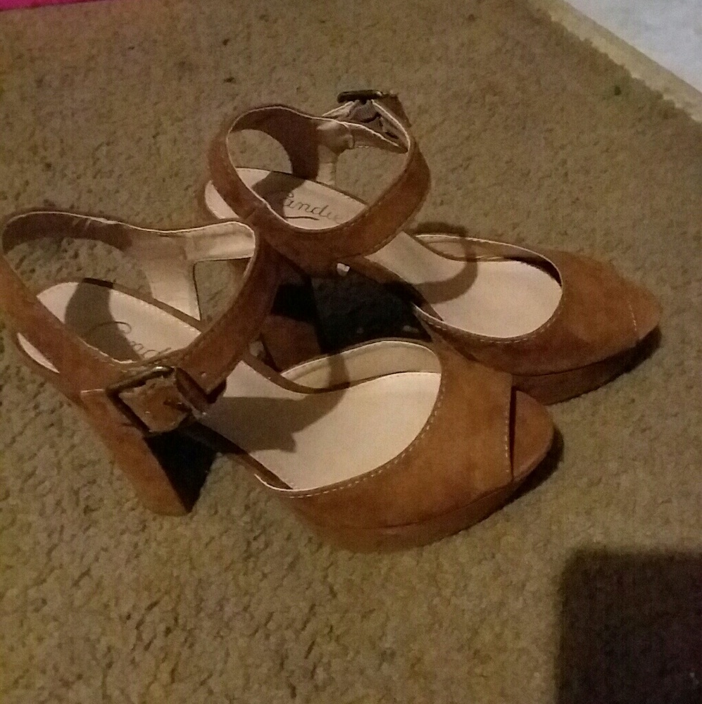 Heels - Picture 1 of 3