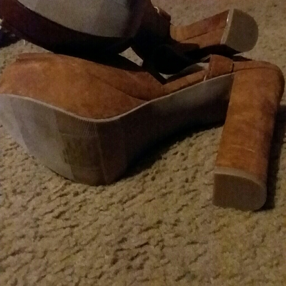 Heels - Picture 3 of 3