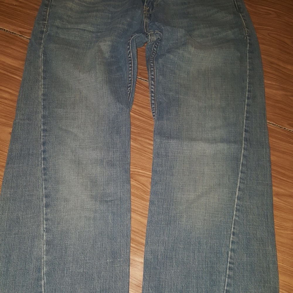 Levi's - Picture 2 of 6