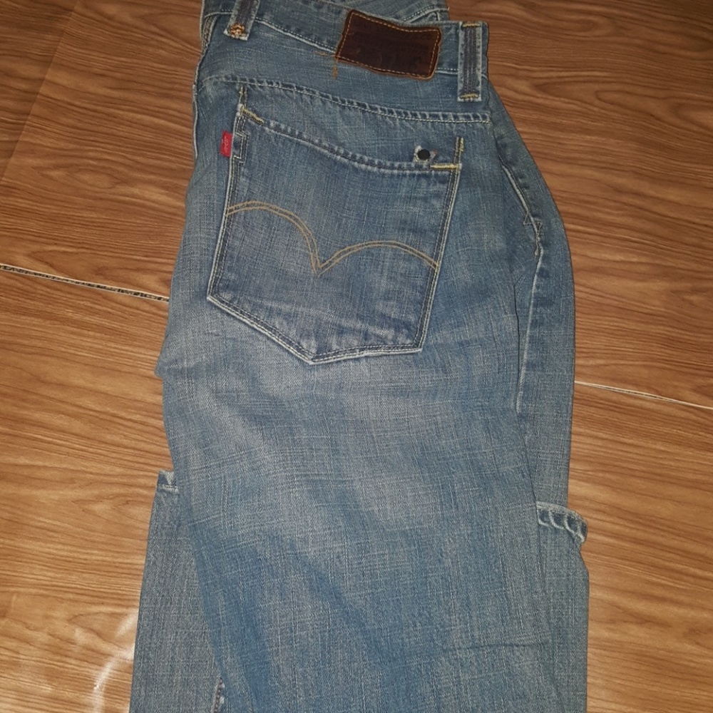 Levi's - Picture 4 of 6