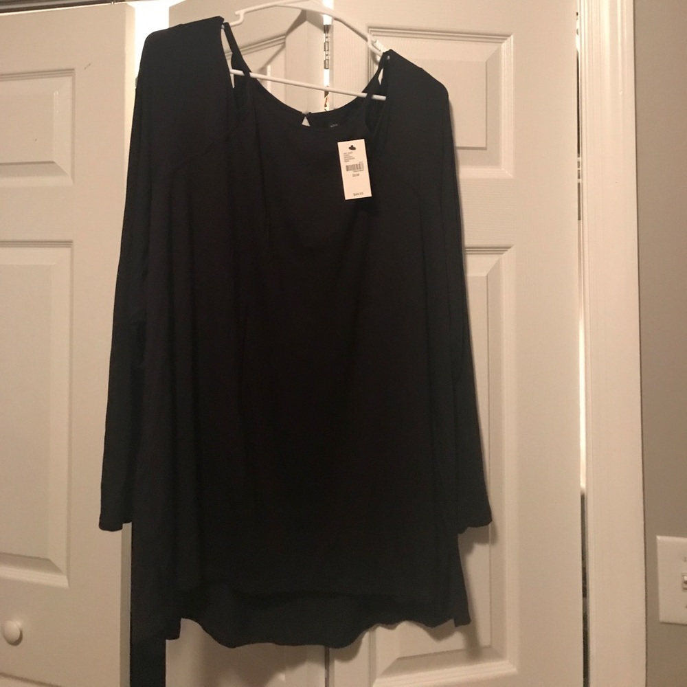 Long sleeve black cold shoulder top