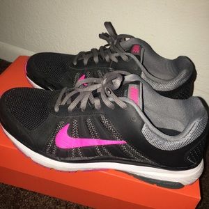 Nike (Size 8) Black & Pink Cute Dart 12