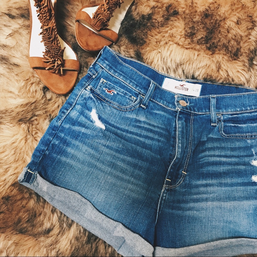 Hollister High-rised Shorts.