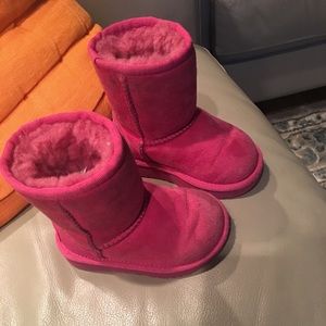 Uggs size 6 toddler- great condition