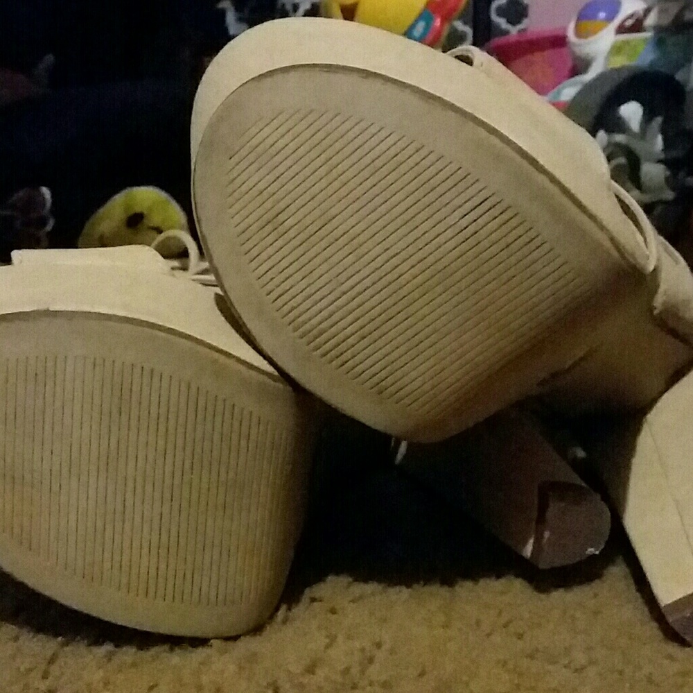 Heels - Picture 2 of 2