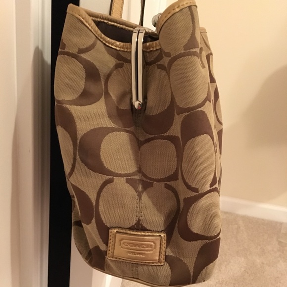 Classic coach purse - Picture 2 of 3