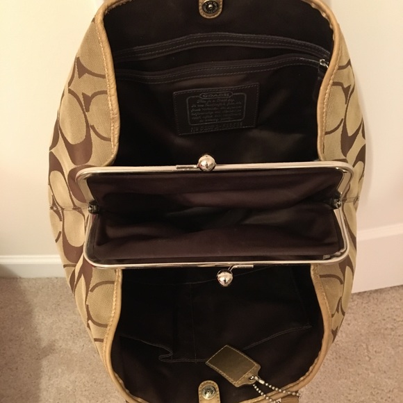 Classic coach purse - Picture 3 of 3