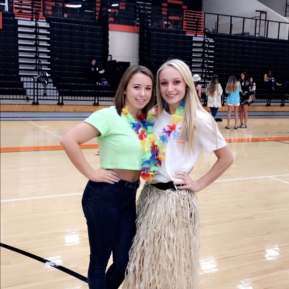 Meet your Posher, Whitney - Picture 1 of 1