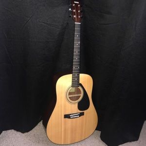 Yamaha Acoustic Guitar-Offer!!!!!!!