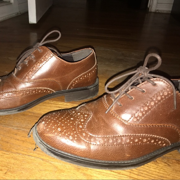 Like new brown oxfords, size 9 m - Picture 2 of 2