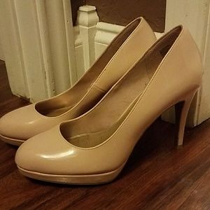 💖💖💖Beautiful light Pink/Nude heels size 9