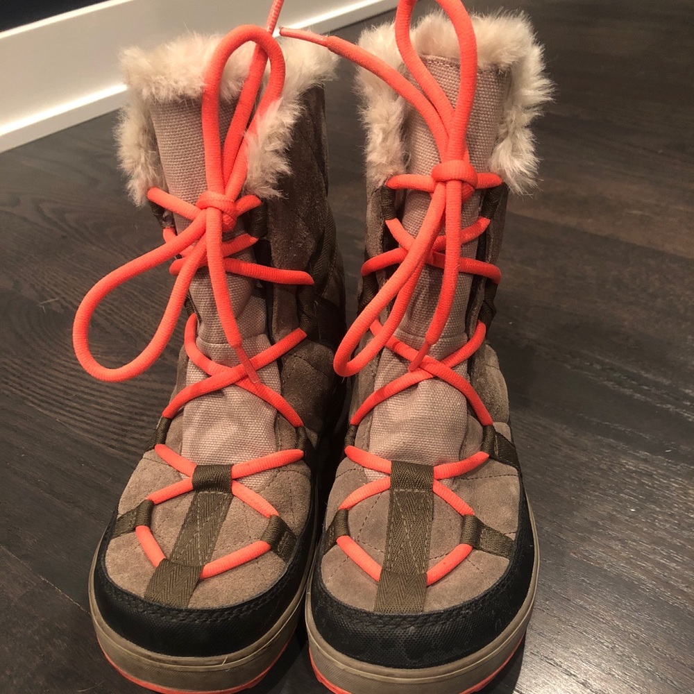 Sorel short Winter boots