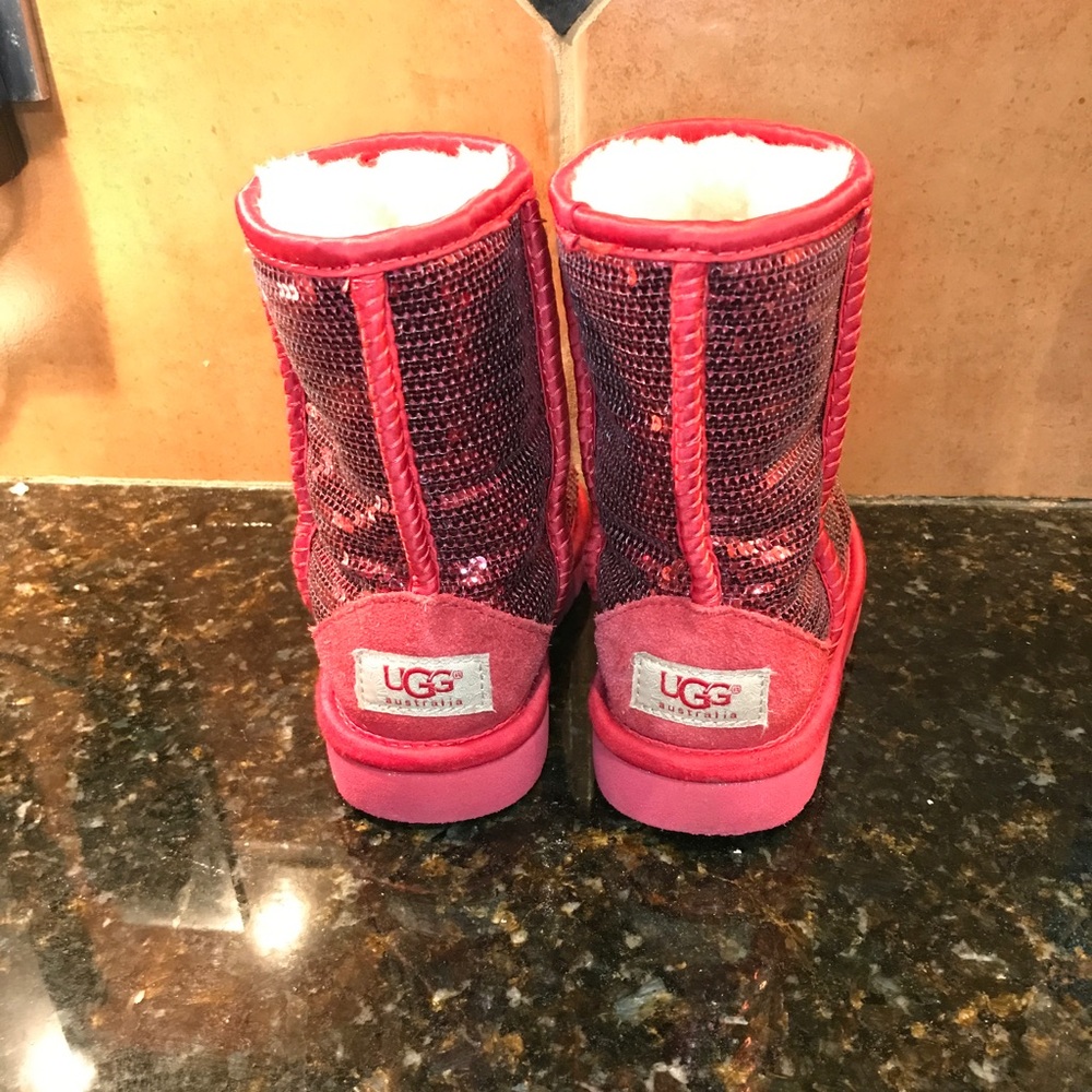 Sparkly UGGs😍