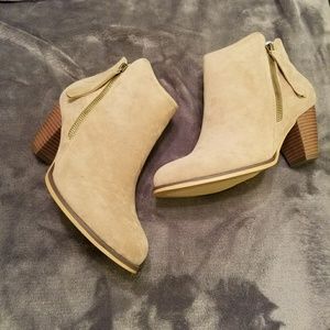 *Brand New* Camel Wide Width Booties Size 7.5