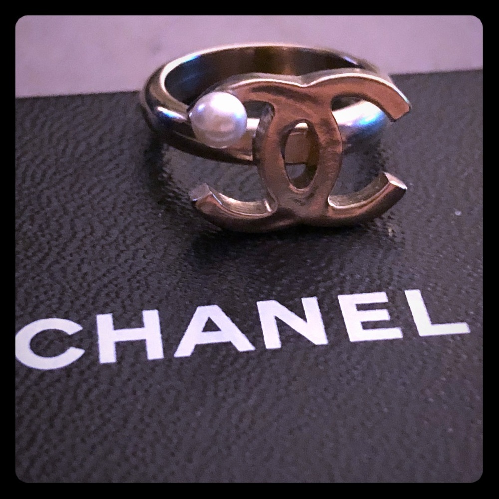 Chanel CC Logo Ring with Pearl