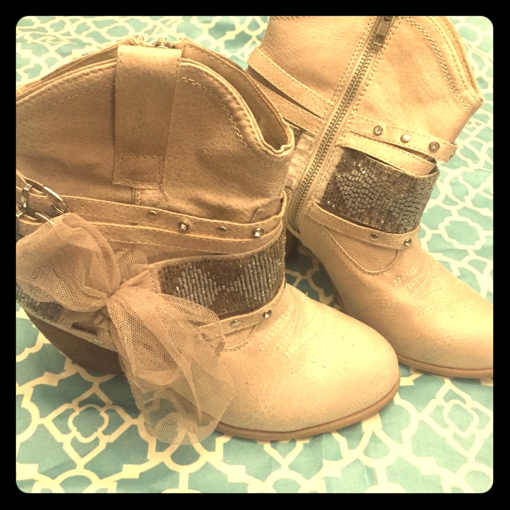 Ankle boots from the Buckle