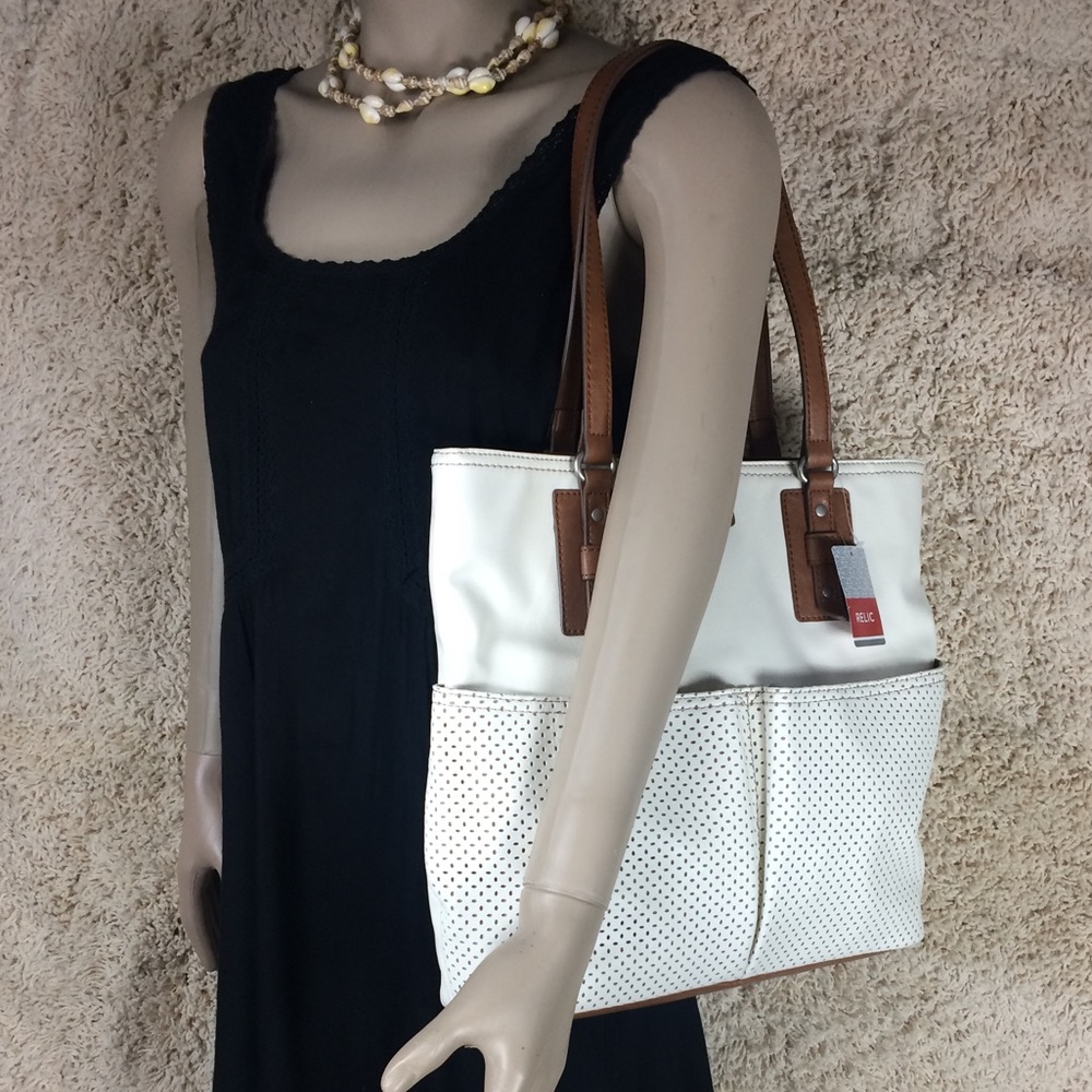 Relic Tote3ext. pockets 1zip in. 2slips 1zip int.