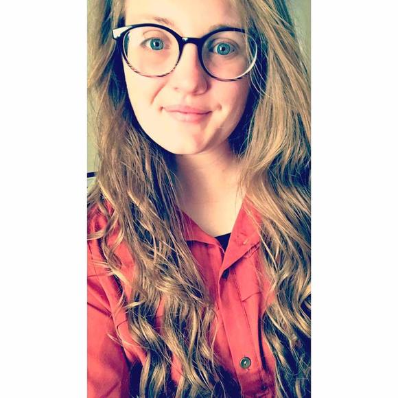 Meet your Posher, Alyssa - Picture 1 of 1