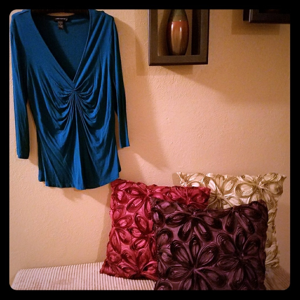 Striking color/Like new Shirt