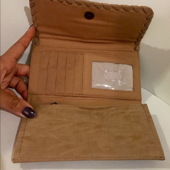 LuLu NYC Wallet - Picture 3 of 3