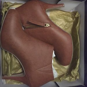 Lightly worn Madden girl booties.