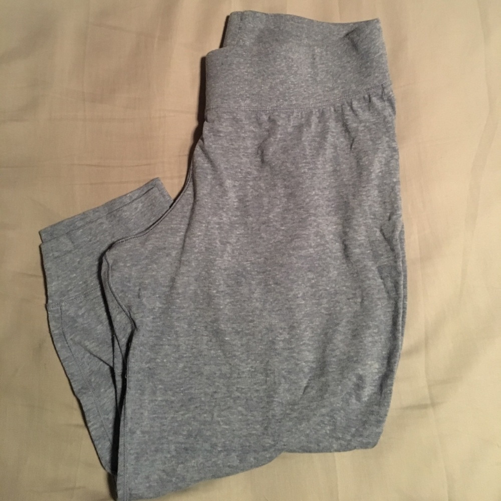 Super comfy Under Armour Capri lounge pants in blu