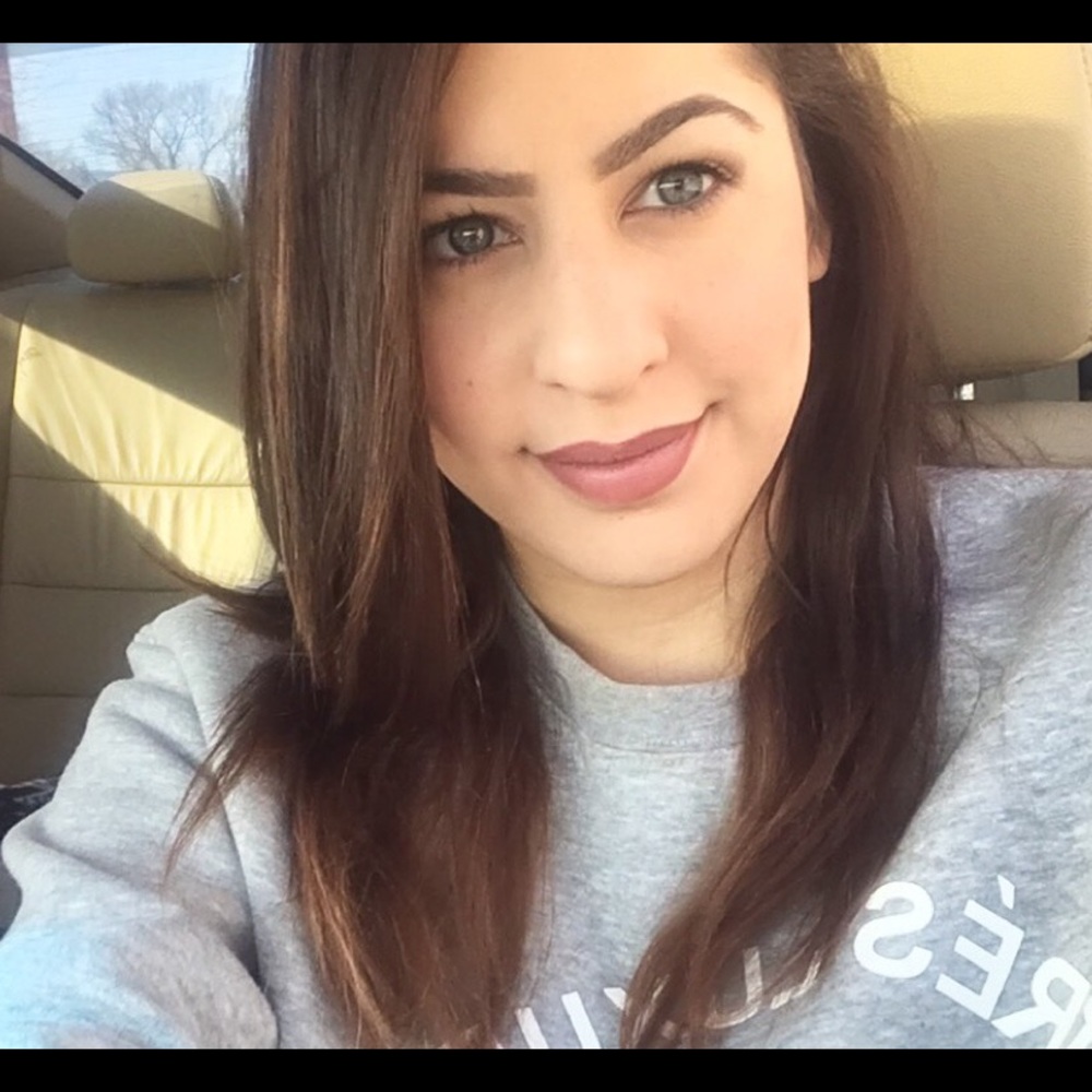 Meet your Posher, Anelis