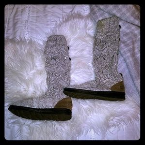 Sweater button back Jamie muk luks boots