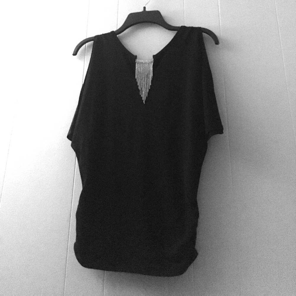 by&by blk blouse w/ cold shoulder sleeves small