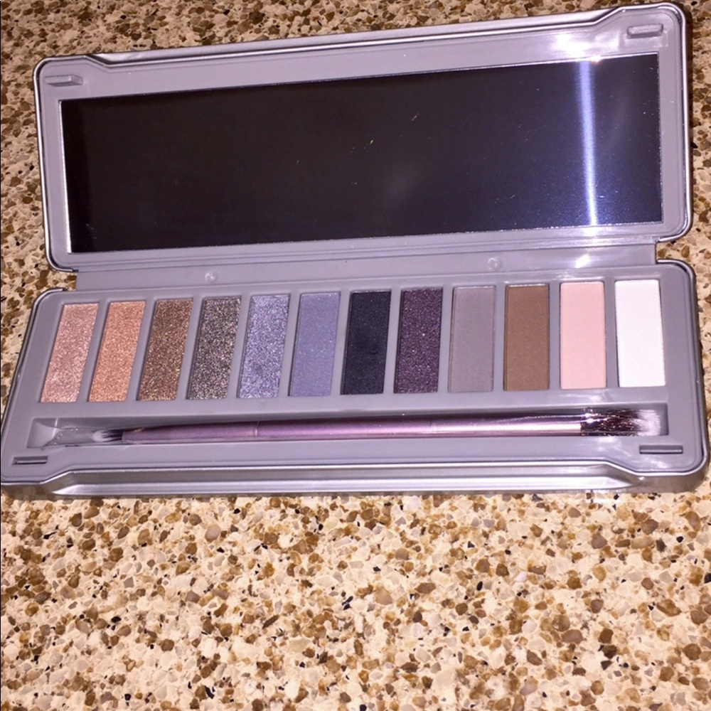 Beauty Creations “Night Out” Eyeshadow Palette.