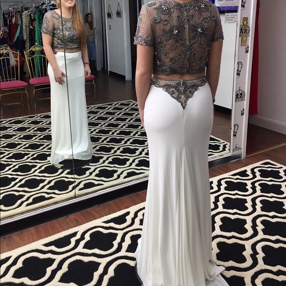 PROM DRESS - Picture 2 of 2