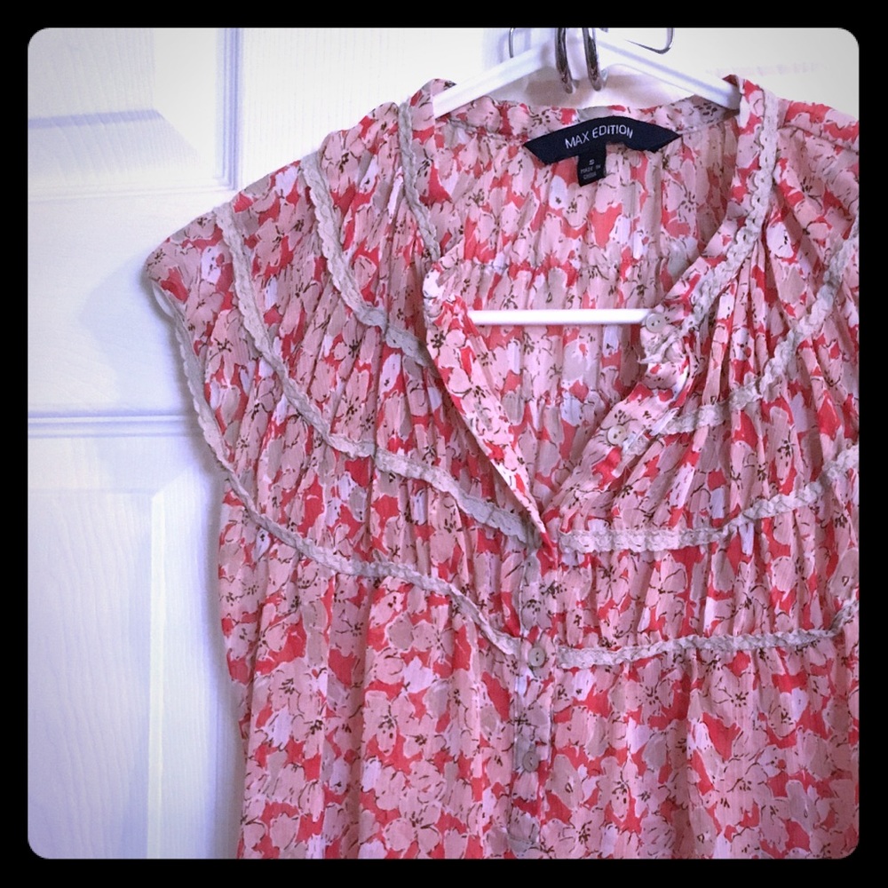 Floral cap sleeve blouse