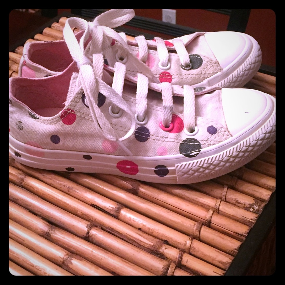 Girls polka dot converse
