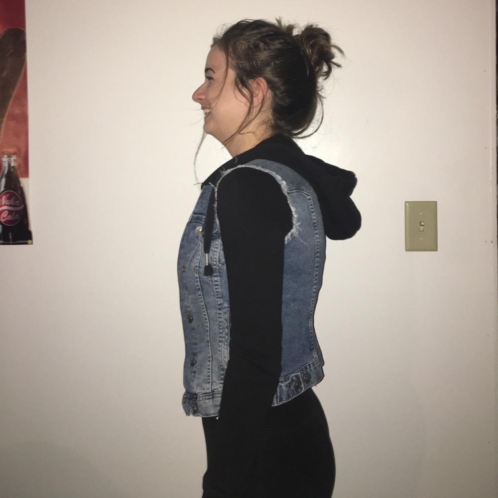 crop denim jacket (hoodie sleeves)