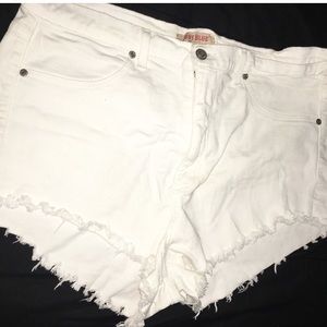 White denim high wasted shorts
