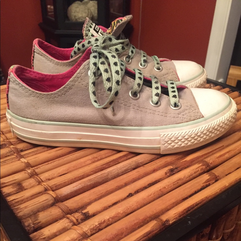 Girls converse