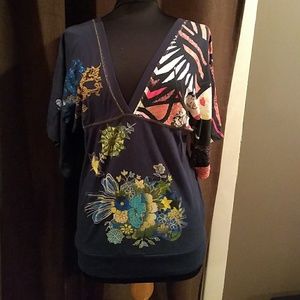 Xl Desigual Navy v-neck tee.