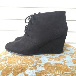 Sued wedge booties